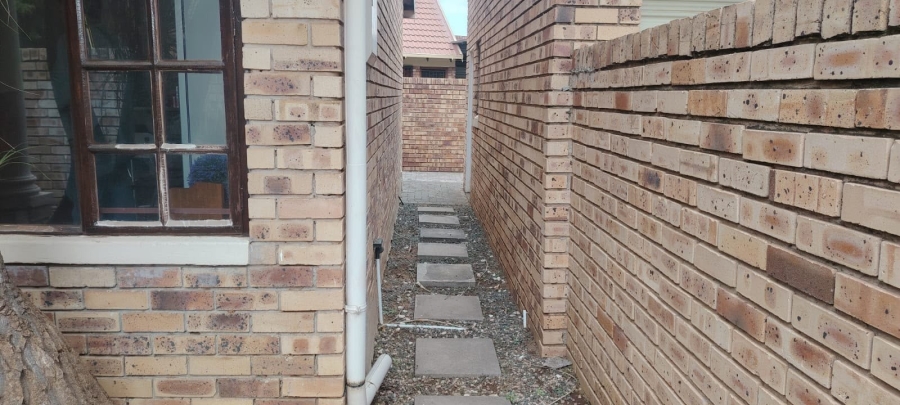 To Let 2 Bedroom Property for Rent in Langenhovenpark Free State